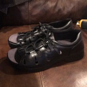 Propet Sandals 9 Wide